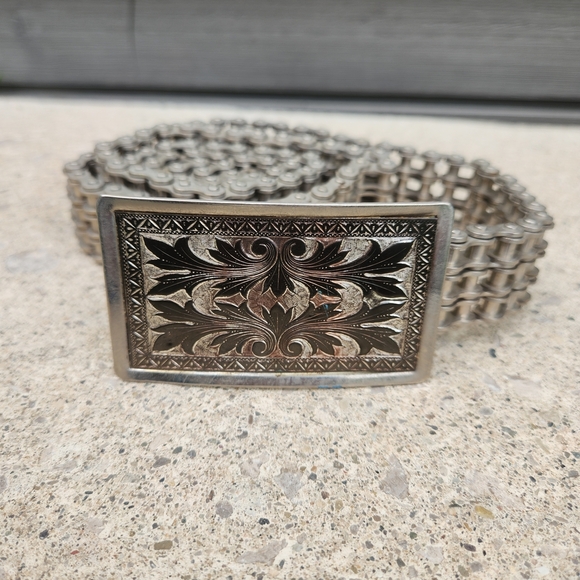 Other - Intricately Designed Silver Belt